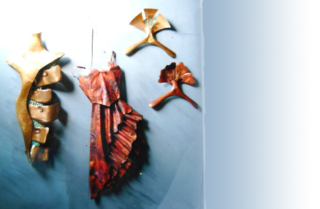 ドレッシーなオブジェ「昼下がりのタンゴ」「夕暮れの装い」フラワーハンガー の銅の花、しんちゅう